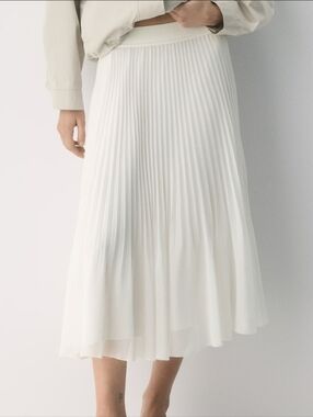 Aritzia Elegant White Pleated Midi Skirt